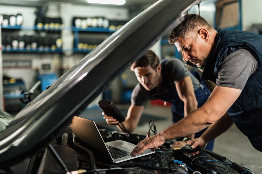 Manutenção de carros híbridos: entenda o que muda para oficinas e mecânicos