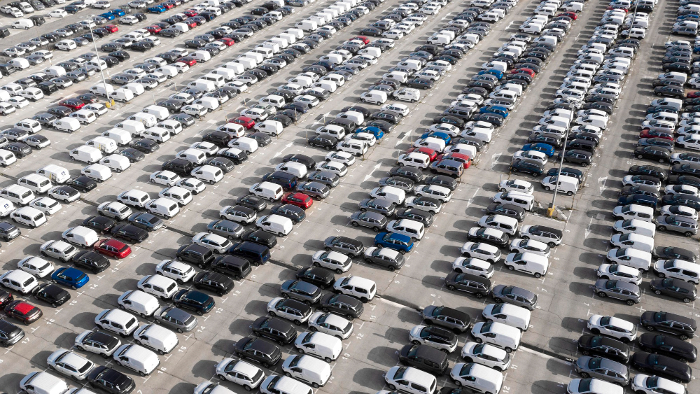 Vale a pena comprar carro de locadora? Entenda vantagens, riscos e como decidir