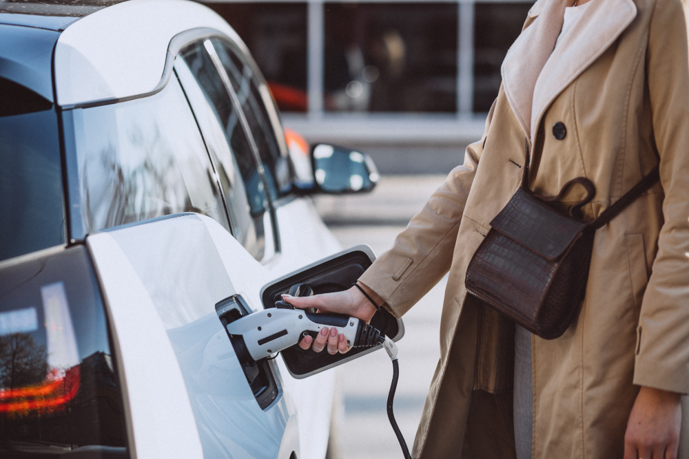Vale a pena comprar um carro eletrificado usado? Veja vantagens, riscos e cuidados